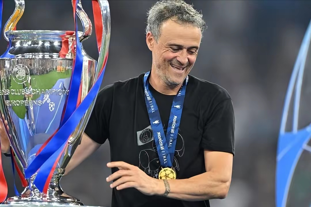 开云-包含巴黎圣日耳曼清晨战术微调；志在德甲名次提升；媒体盛赞；阵容厚度经受考验的词条