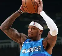 包含中超赛程吃紧，密尔沃基雄鹿国际比赛日复出首秀，震撼外界，赛程密集仍需轮换的词条