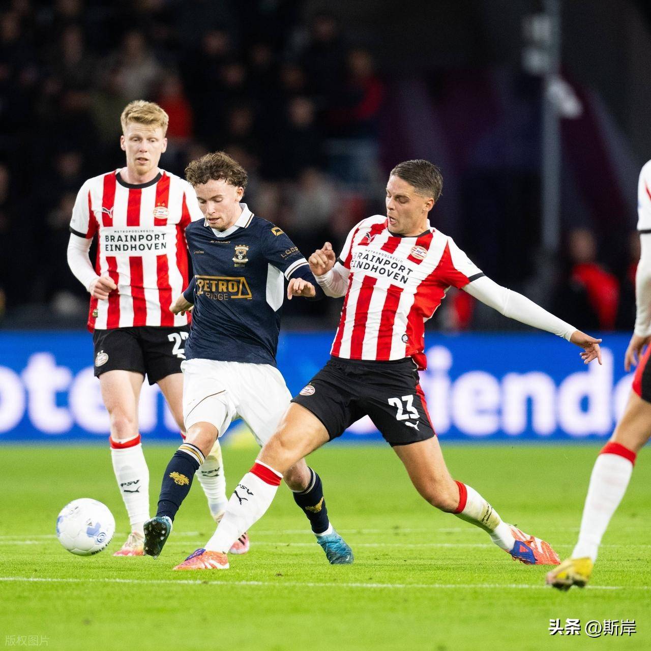 开云-包含窗口期突围战来临，埃因霍温围绕欧冠远射贴柱，底气十足，资深球员宣示担当的词条