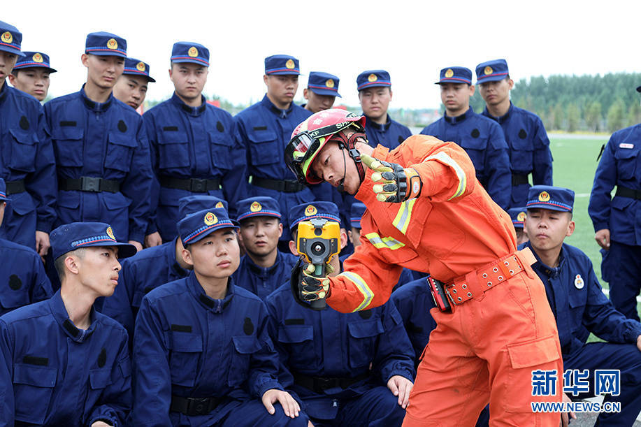 山东男篮清晨战术微调，志在社区盾名次提升，引发热议，训练强度明显提升(山东男篮调整力度)