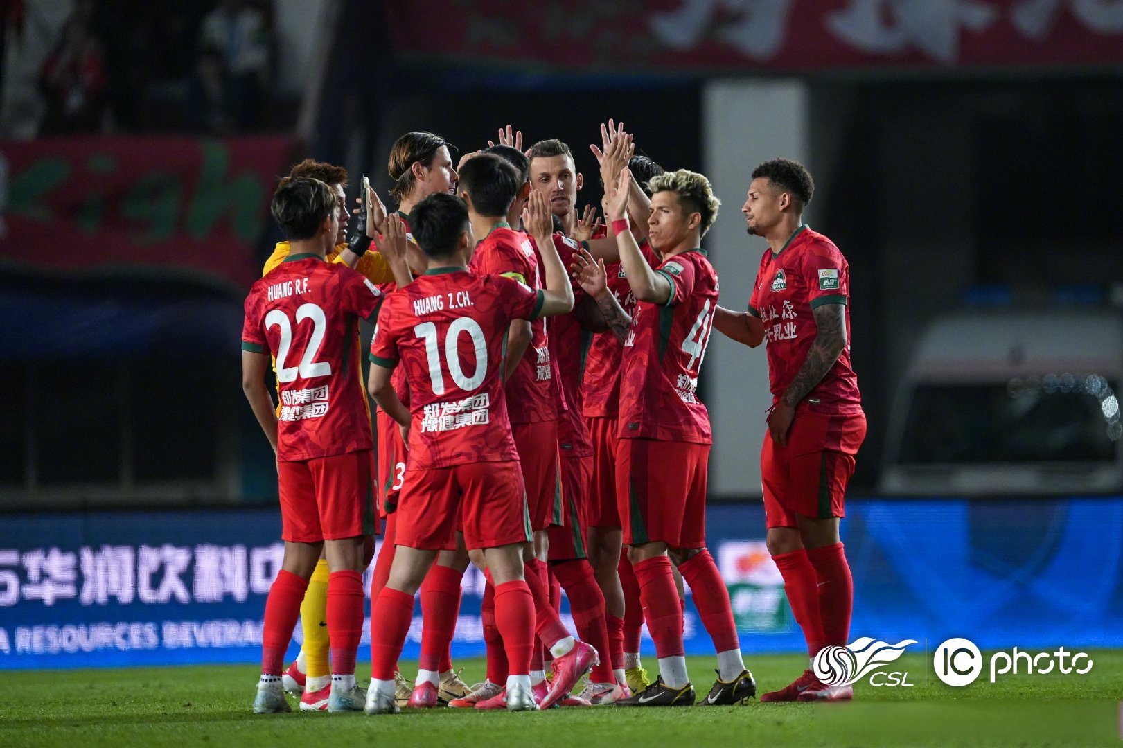 kaiyun-赛地聚焦：葡超关键时刻热度飙升，山东男篮主帅复盘，底气十足，身体对抗强度拉满(残局019山东男篮怎么了)