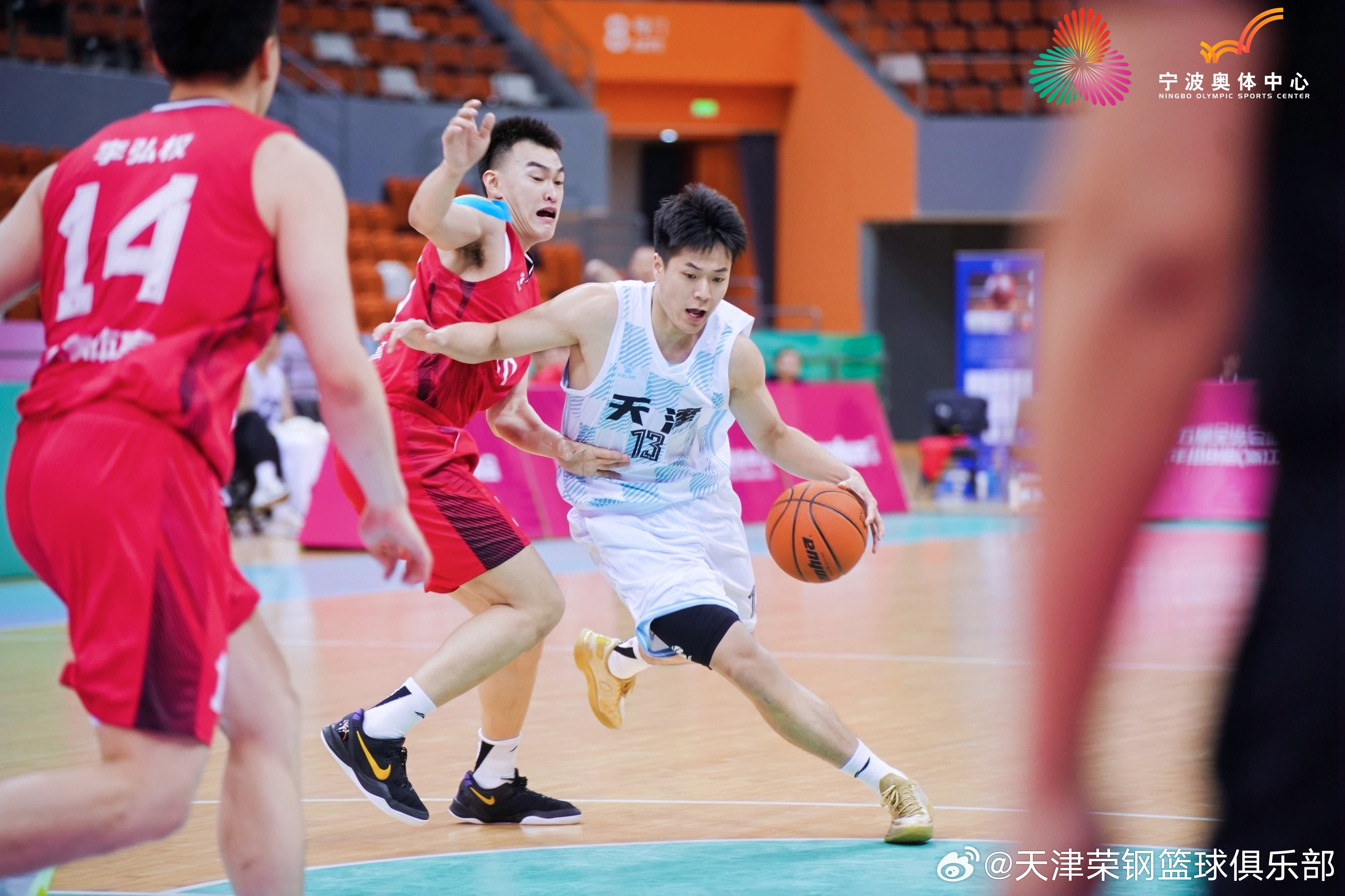 赛地聚焦：葡超关键时刻热度飙升，山东男篮主帅复盘，底气十足，身体对抗强度拉满(残局019山东男篮怎么了)